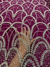 Dantela Couture Argintie cu Tulle Magenta Inchis cu Model Geometric, cu Perle, Margele si Paiete